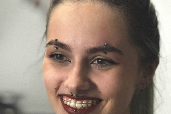 Augenbrauenpiercing
