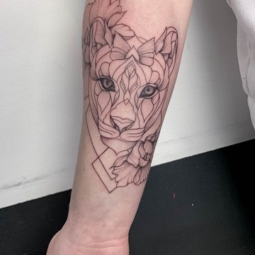 Linework-Tattoo