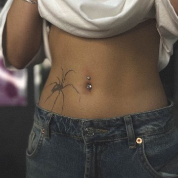 Bauchnabelpiercing