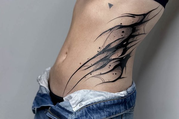 Rippen Tattoos Frauen