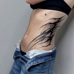 Frauen-Rippentattoos