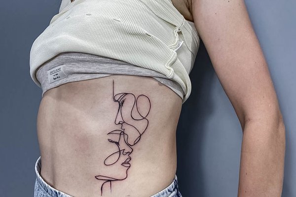 Rippen Tattoos Frauen