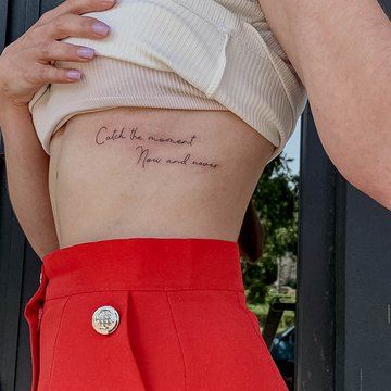 Rippen Tattoos Frauen