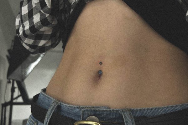 Bauchnabelpiercing