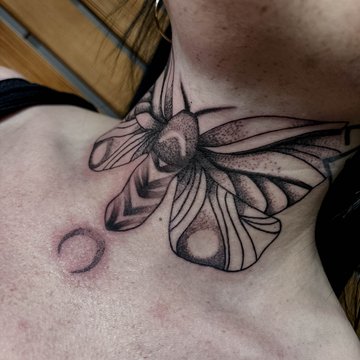Hals-Tattoos für Frauen