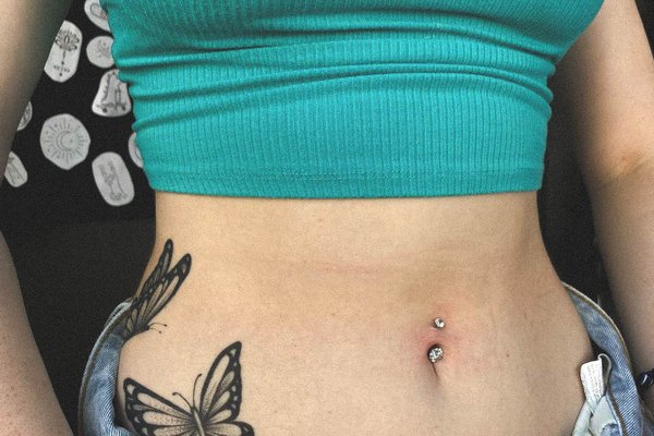 Bauchnabelpiercing