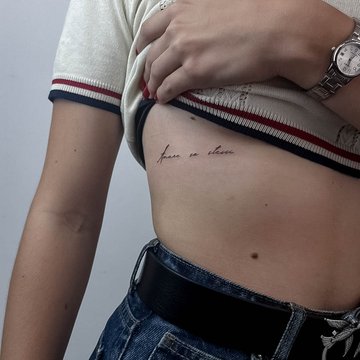 Rippen Tattoos Frauen