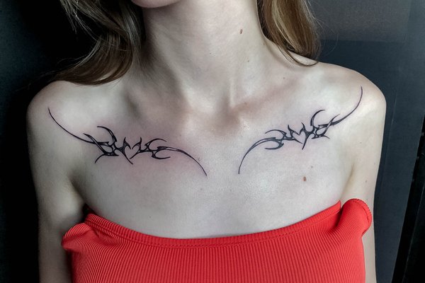 Schlüsselbein-Tattoos für Frauen
