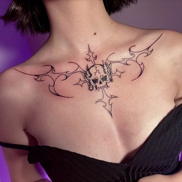 Schlüsselbein-Tattoos für Frauen