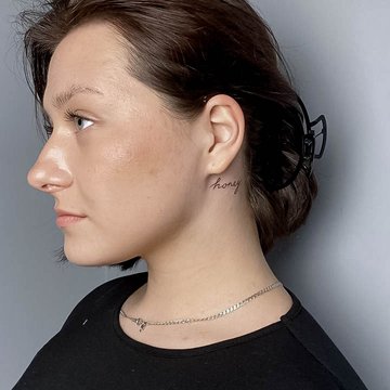 Hals-Tattoos für Frauen