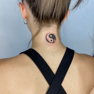Hals-Tattoos für Frauen