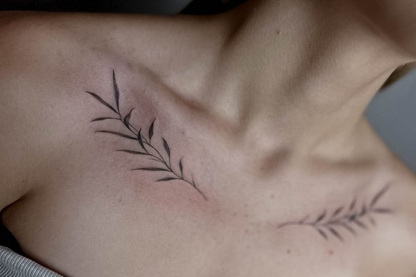Schlüsselbein-Tattoos für Frauen