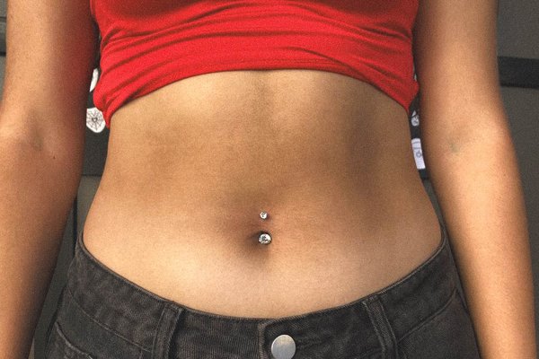Bauchnabelpiercing