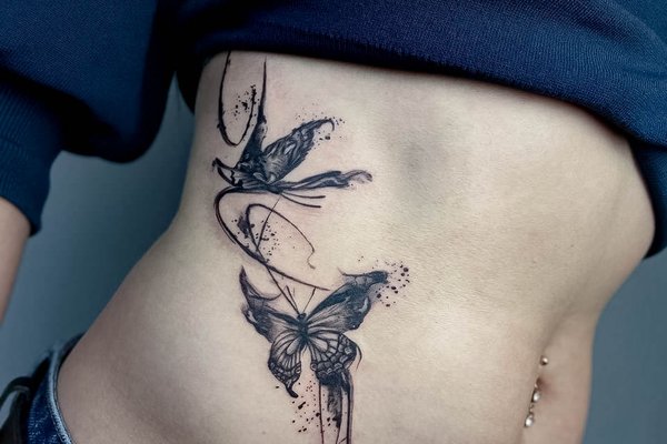 Rippen Tattoos Frauen