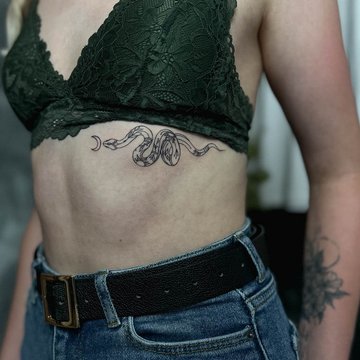 Rippen Tattoos Frauen